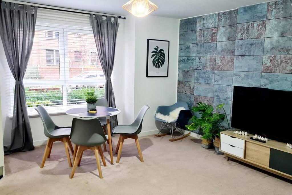 Stylish 2 Bedroom Apartment / Free Gated Parking Glasgow Kültér fotó