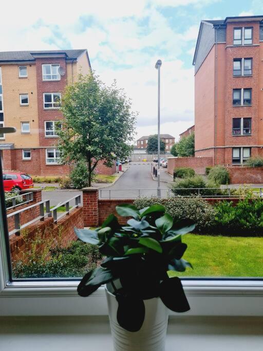Stylish 2 Bedroom Apartment / Free Gated Parking Glasgow Kültér fotó