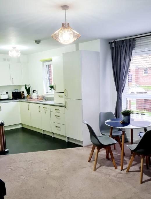 Stylish 2 Bedroom Apartment / Free Gated Parking Glasgow Kültér fotó